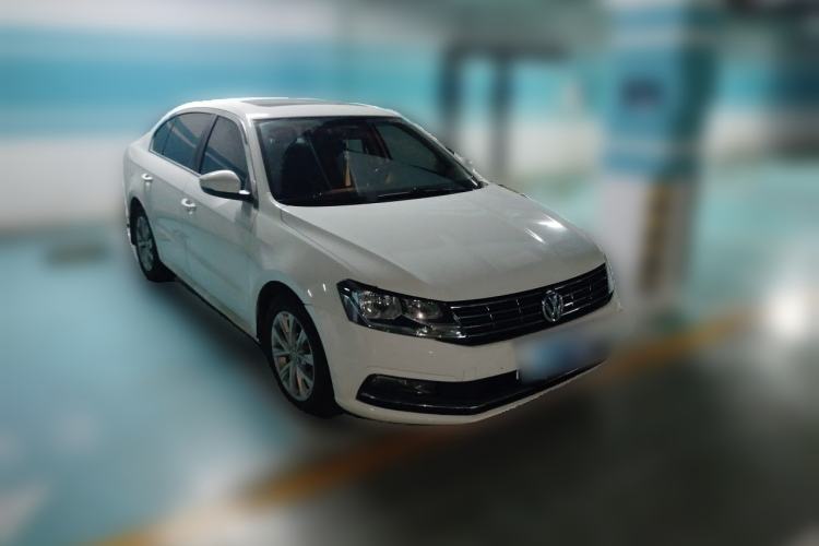 Used Volkswagen Lavida 2015 1.6L Manual Comfort Edition Front Right 45 Deg