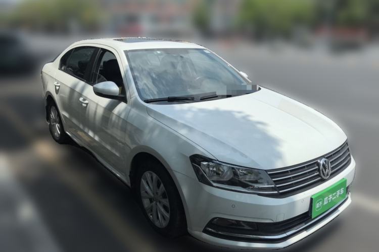 Used Volkswagen Lavida 2015 1.6L Manual Comfort Edition Front Right 45 Deg