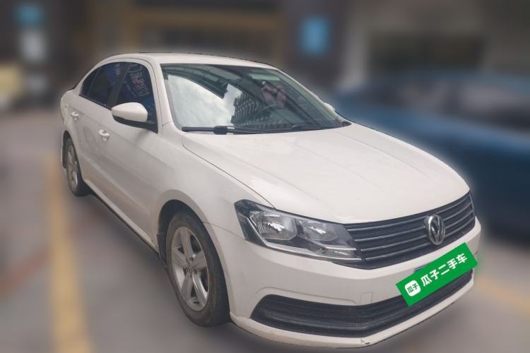 Used Volkswagen Lavida 2015 1.6L Automatic Fashion Edition Front Right 45 Deg