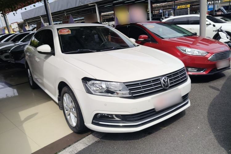 Used Volkswagen Lavida 2015 1.6L Automatic Comfort Edition Front Right 45 Deg