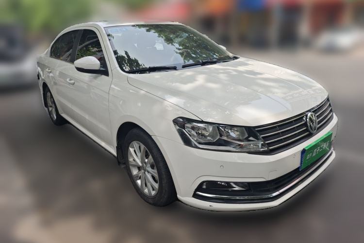 Used Volkswagen Lavida 2015 1.6L Automatic Comfort Edition Front Right 45 Deg