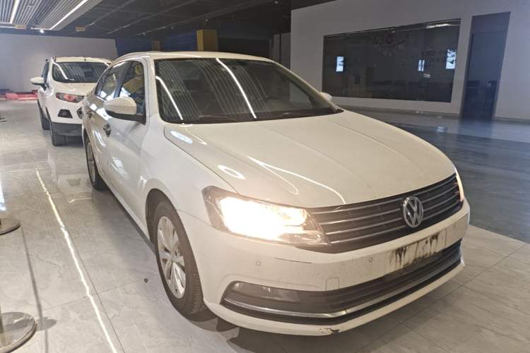 Used Volkswagen Lavida 2015 1.6L Manual Comfort Edition Front Right 45 Deg