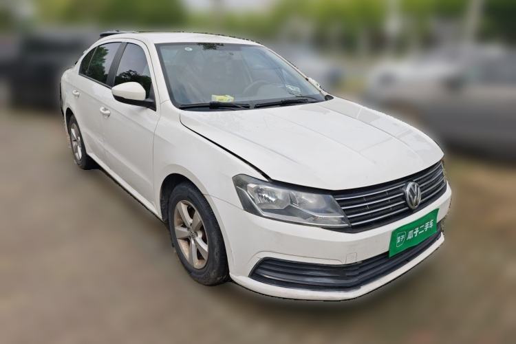 Used Volkswagen Lavida 2015 1.6L Manual Fashion Edition Front Right 45 Deg