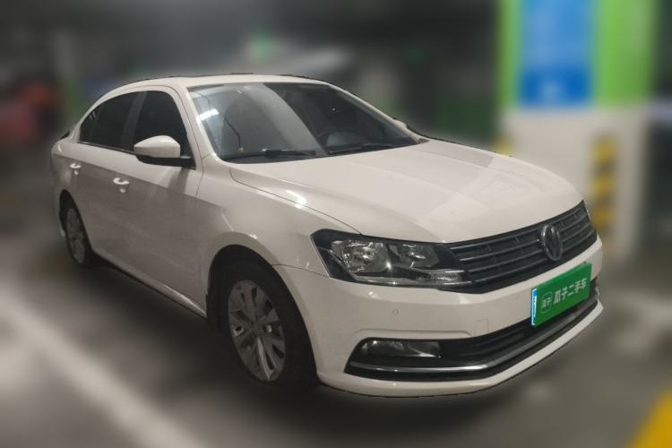 Used Volkswagen Lavida 2015 1.6L Automatic Comfort Edition Front Right 45 Deg