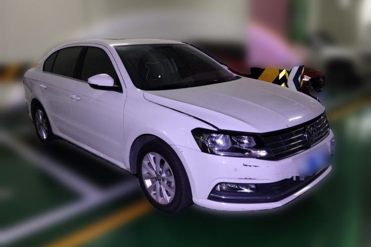 Used Volkswagen Lavida 2015 1.6L Automatic Comfort Edition Front Right 45 Deg