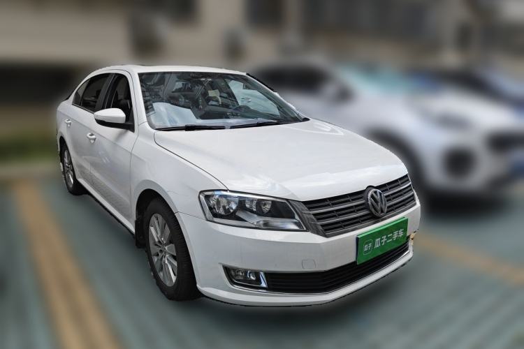 Used Volkswagen Lavida 2015 1.6L Automatic Comfort Edition Front Right 45 Deg