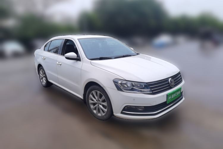 Used Volkswagen Lavida 2015 1.6L Automatic Comfort Edition Front Right 45 Deg