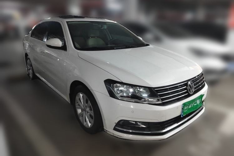 Used Volkswagen Lavida 2015 230TSI DSG Comfort Edition Front Right 45 Deg