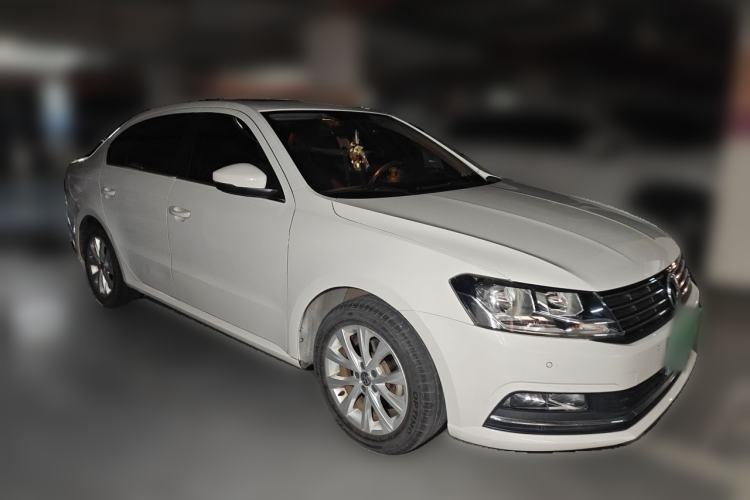 Used Volkswagen Lavida 2015 1.6L Automatic Comfort Edition Front Right 45 Deg