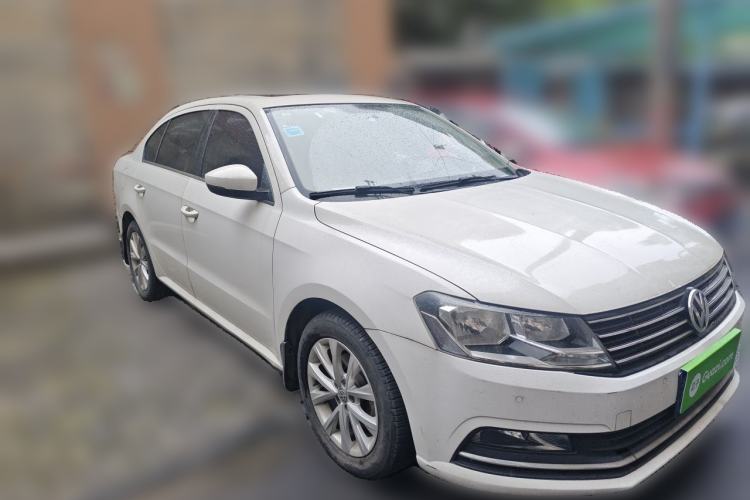 Used Volkswagen Lavida 2015 1.6L Automatic Comfort Edition Front Right 45 Deg