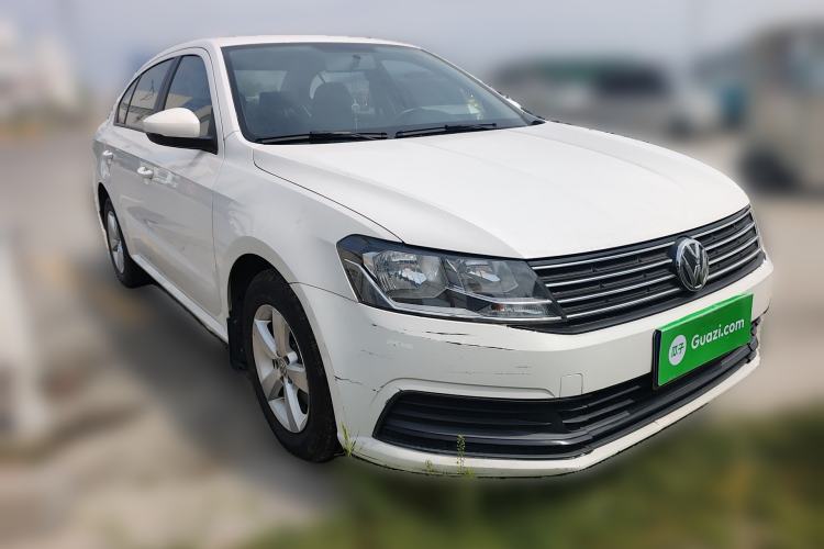 Used Volkswagen Lavida 2015 1.6L Manual Fashion Edition Front Right 45 Deg