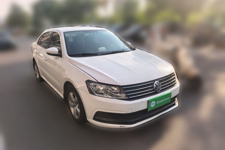 Used Volkswagen Lavida 2015 1.6L Automatic Fashion Edition Front Right 45 Deg