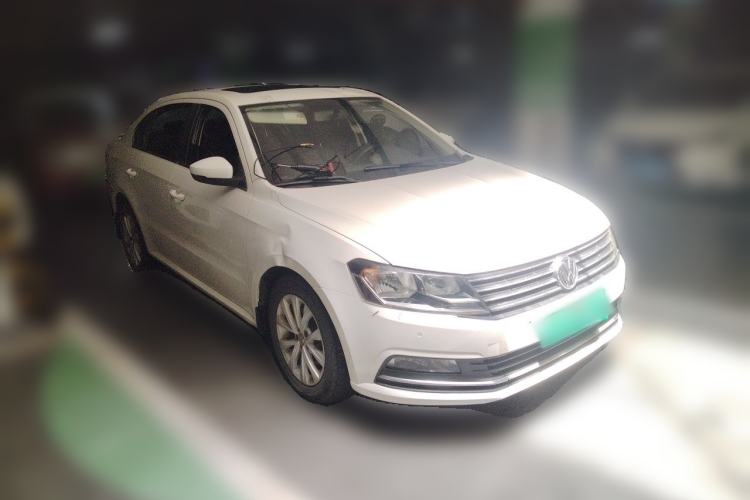 Used Volkswagen Lavida 2015 1.6L Automatic Comfort Edition Front Right 45 Deg