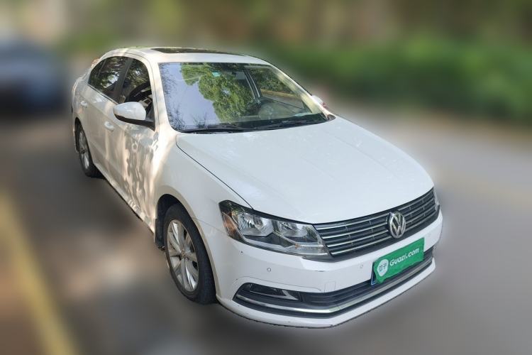 Used Volkswagen Lavida 2015 1.6L Automatic Comfort Edition Front Right 45 Deg