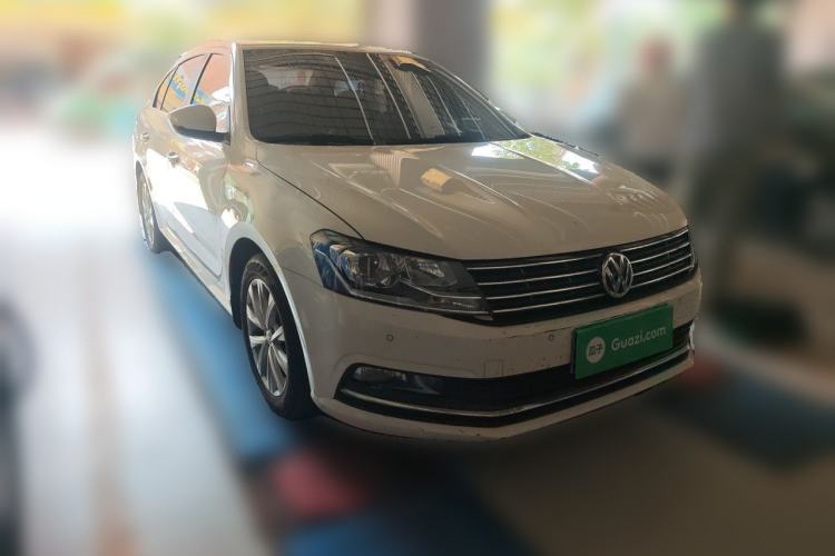 Used Volkswagen Lavida 2015 1.6L Manual Comfort Edition Front Right 45 Deg