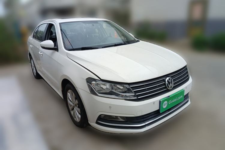 Used Volkswagen Lavida 2015 1.6L Automatic Comfort Edition Front Right 45 Deg