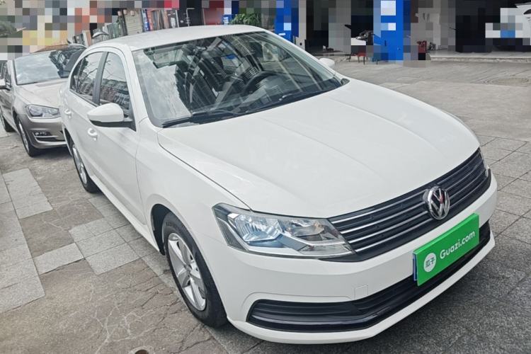 Used Volkswagen Lavida 2015 1.6L Automatic Fashion Edition Front Right 45 Deg