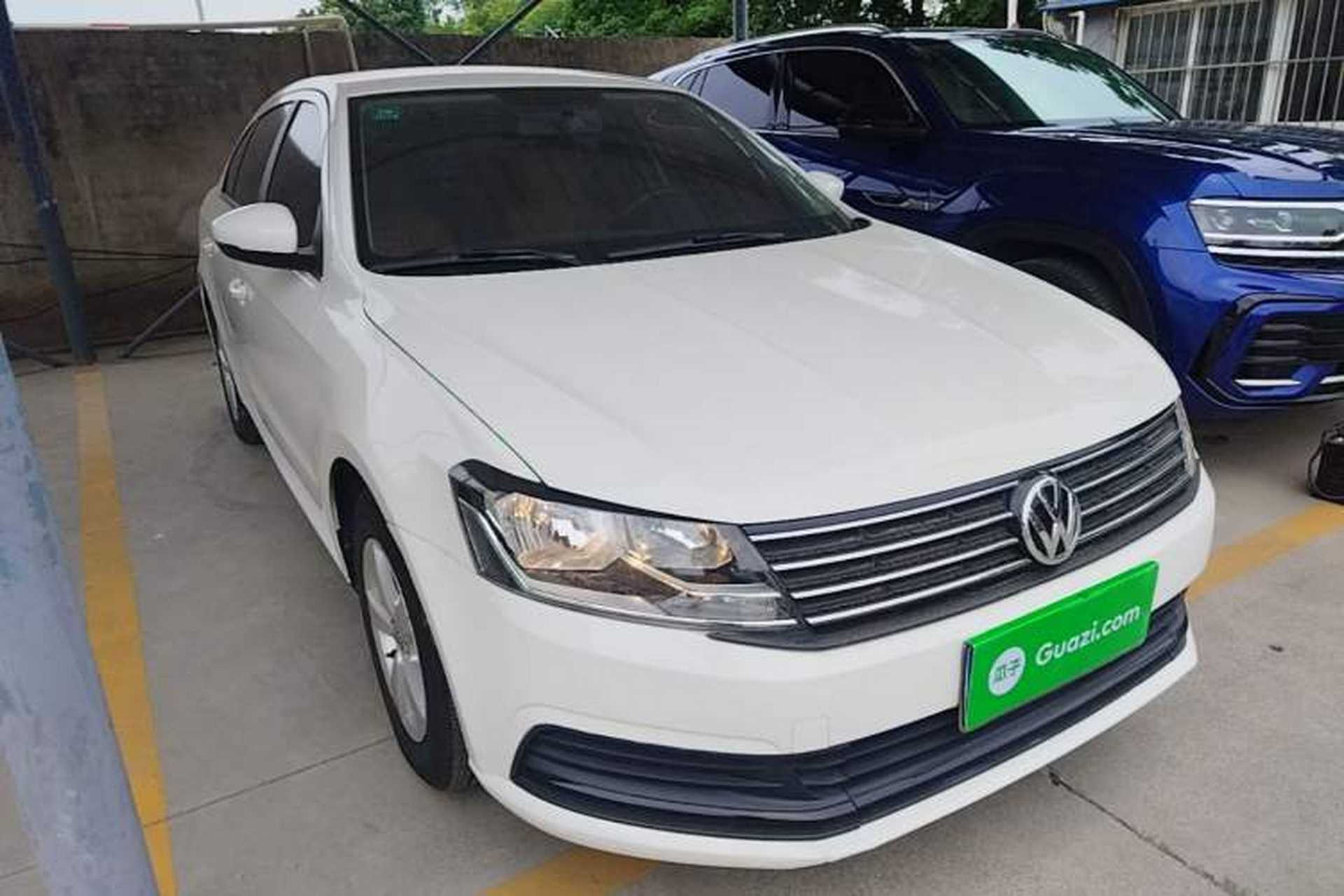 Used Volkswagen Lavida 2015 1.6L Manual Fashion Edition Front Right 45 Deg