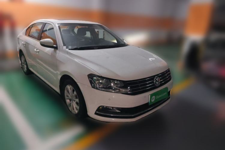 Used Volkswagen Lavida 2015 1.6L Manual Comfort Edition Front Right 45 Deg