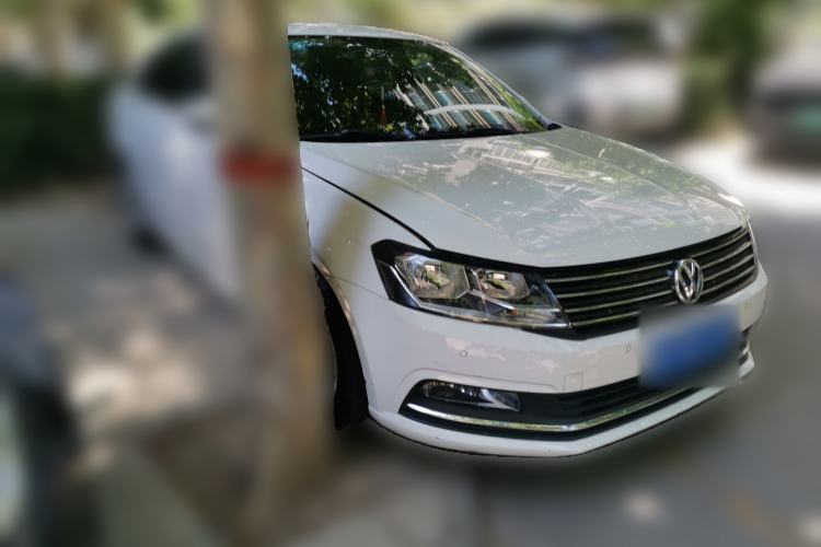 Used Volkswagen Lavida 2015 1.6L Automatic Comfort Edition Front Right 45 Deg