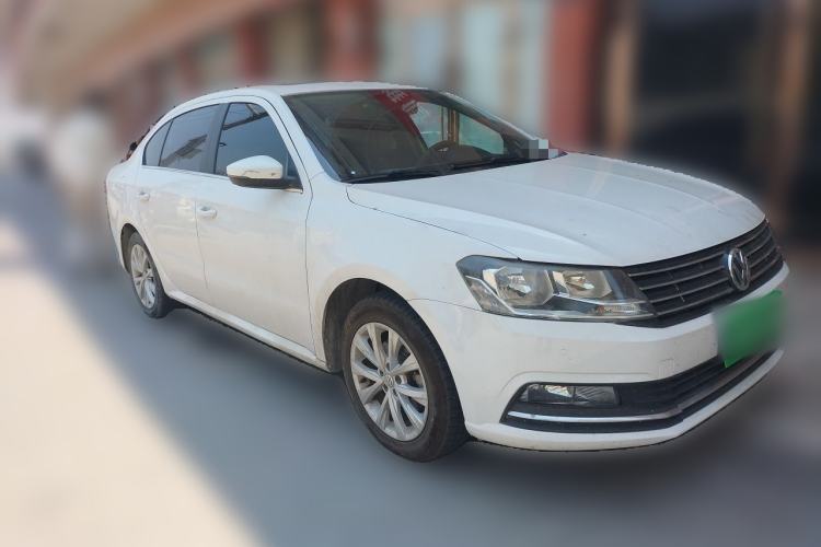 Used Volkswagen Lavida 2015 1.6L Automatic Comfort Edition Front Right 45 Deg