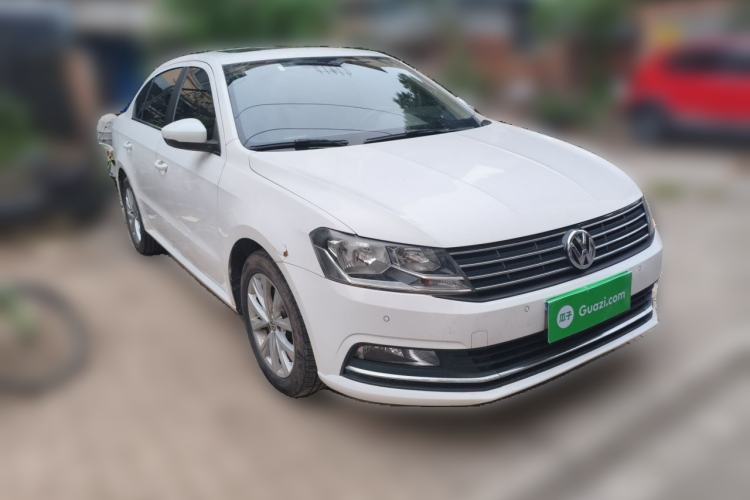 Used Volkswagen Lavida 2015 1.6L Manual Comfort Edition Front Right 45 Deg