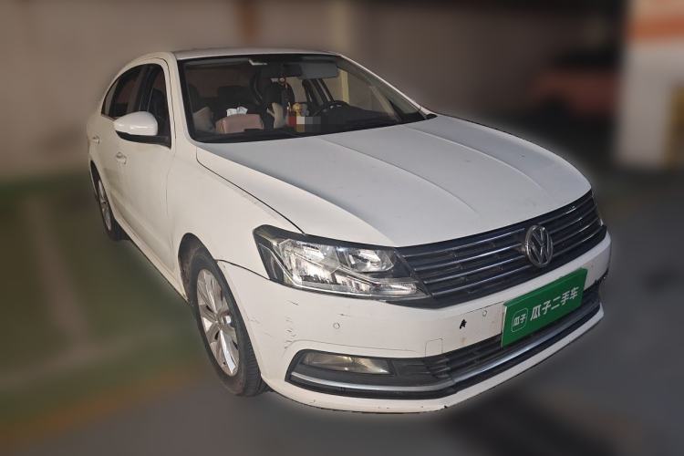 Used Volkswagen Lavida 2015 1.6L Automatic Comfort Edition Front Right 45 Deg