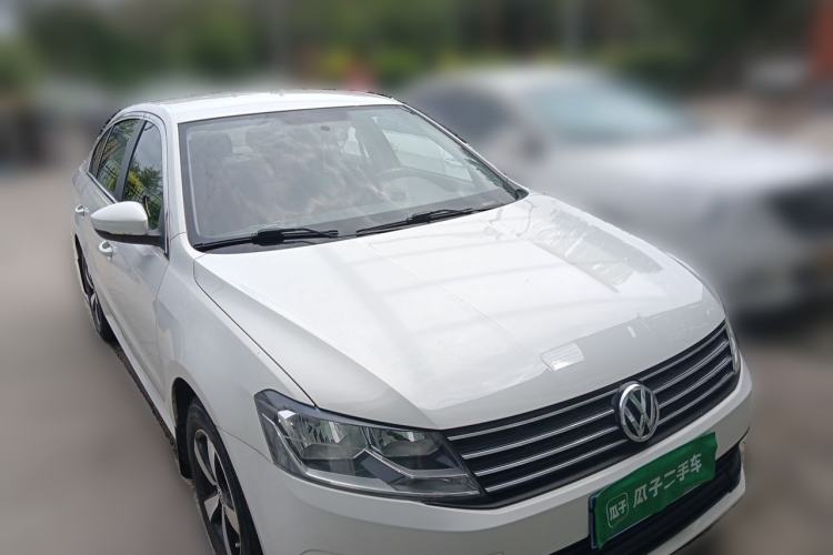 Used Volkswagen Lavida 2015 1.6L Automatic Fashion Edition Front Right 45 Deg