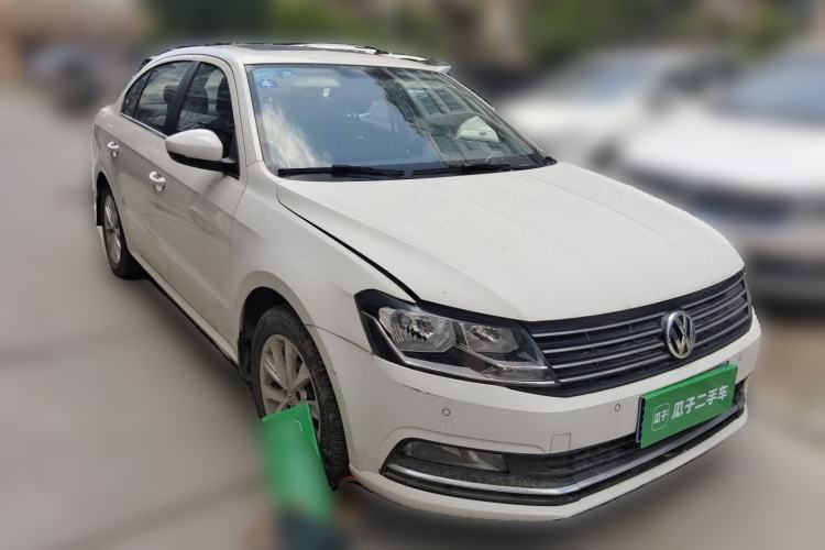 Used Volkswagen Lavida 2015 1.6L Manual Comfort Edition Front Right 45 Deg