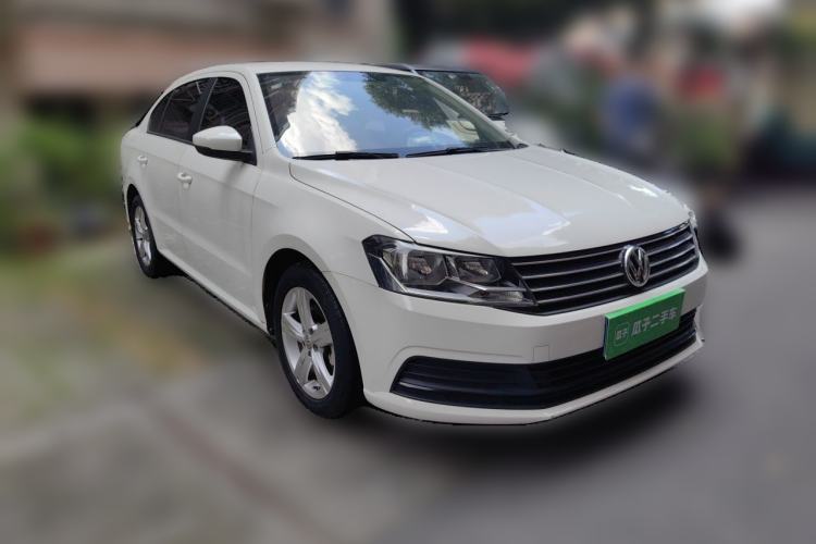 Used Volkswagen Lavida 2015 1.6L Manual Fashion Edition Front Right 45 Deg
