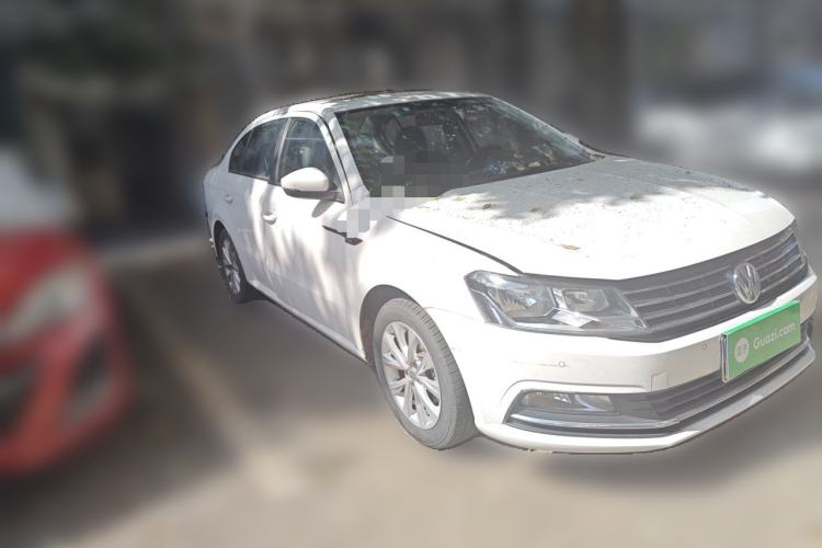 Used Volkswagen Lavida 2015 1.6L Automatic Comfort Edition Front Right 45 Deg