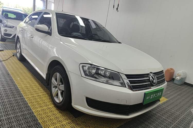 Used Volkswagen Lavida 2015 1.6L Automatic Fashion Edition Front Right 45 Deg