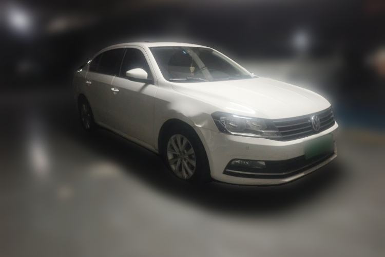 Used Volkswagen Lavida 2015 1.6L Automatic Comfort Edition Front Right 45 Deg