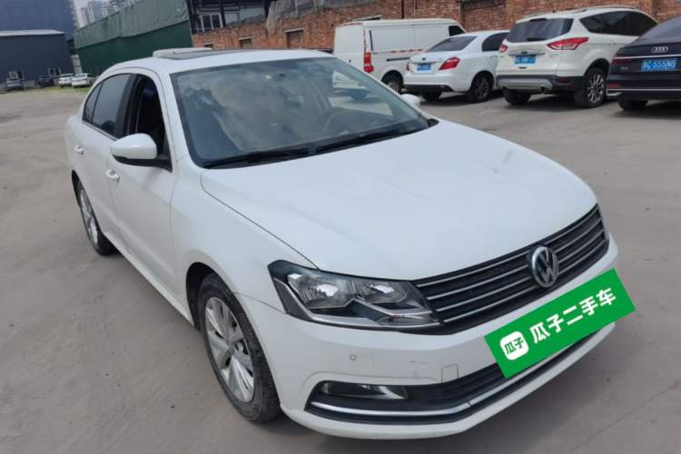 Used Volkswagen Lavida 2015 1.6L Manual Comfort Edition Front Right 45 Deg