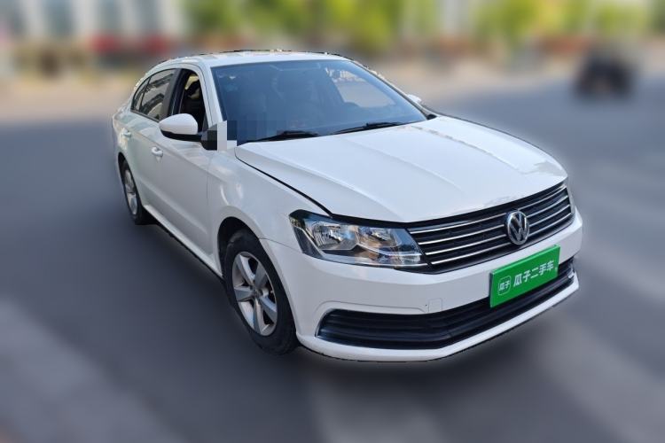 Used Volkswagen Lavida 2015 1.6L Manual Fashion Edition Front Right 45 Deg