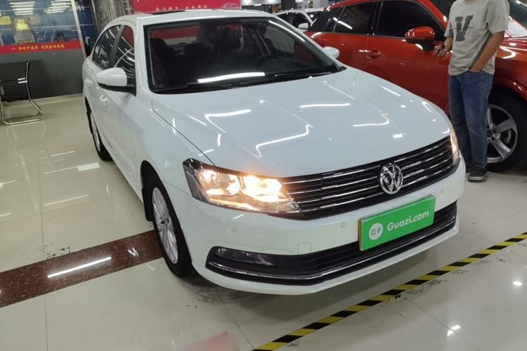 Used Volkswagen Lavida 2015 1.6L Automatic Comfort Edition Front Right 45 Deg