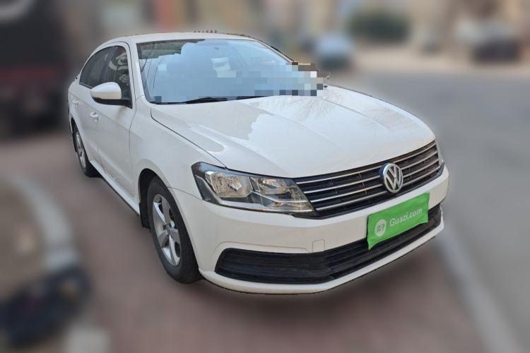 Used Volkswagen Lavida 2015 1.6L Manual Fashion Edition Front Right 45 Deg