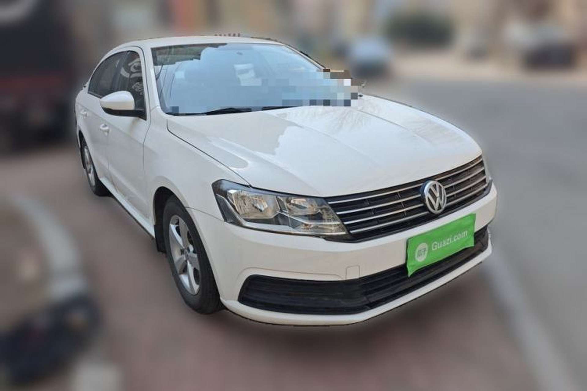 Used Volkswagen Lavida 2015 1.6L Manual Fashion Edition Front Right 45 Deg