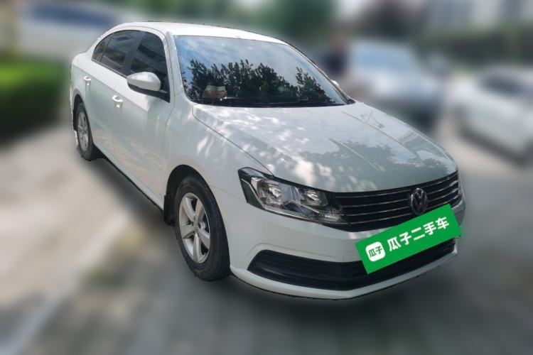 Used Volkswagen Lavida 2015 1.6L Manual Fashion Edition Front Right 45 Deg