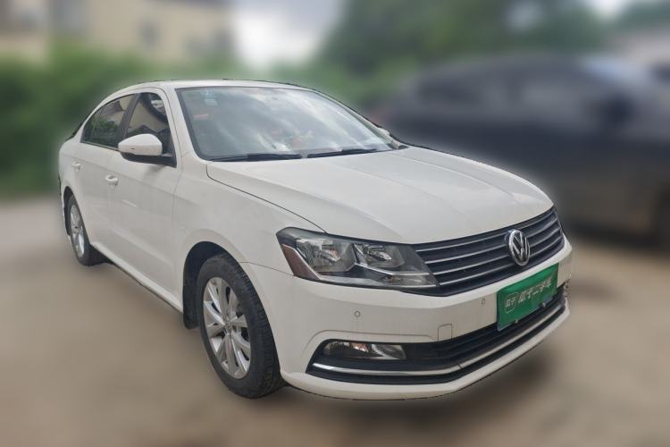 Used Volkswagen Lavida 2015 1.6L Automatic Comfort Edition Front Right 45 Deg
