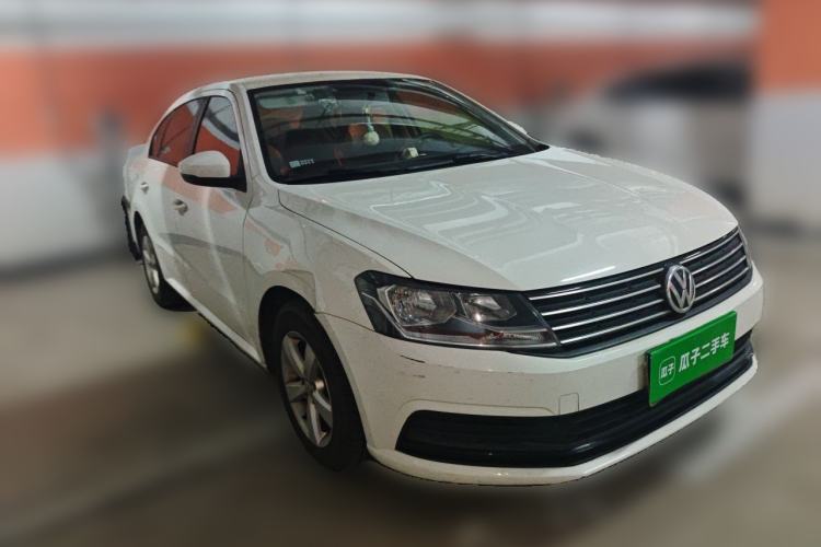Used Volkswagen Lavida 2015 1.6L Automatic Fashion Edition Front Right 45 Deg