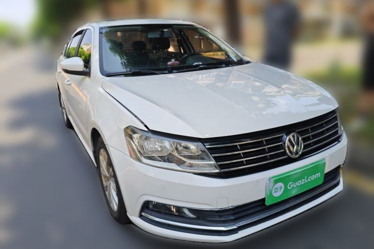 Used Volkswagen Lavida 2015 1.6L Automatic Comfort Edition Front Right 45 Deg