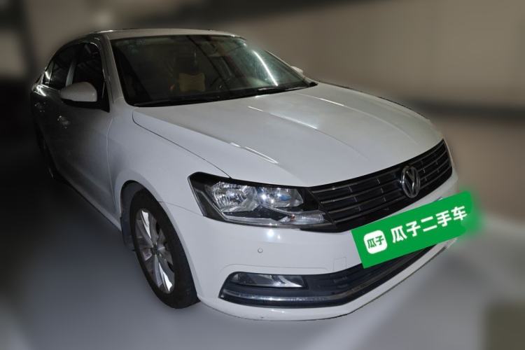 Used Volkswagen Lavida 2015 230TSI DSG Comfort Edition Front Right 45 Deg