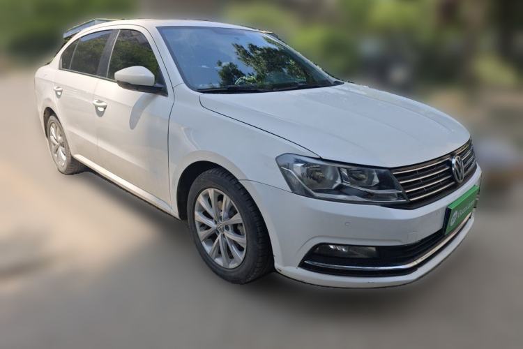 Used Volkswagen Lavida 2015 1.6L Manual Comfort Edition Front Right 45 Deg