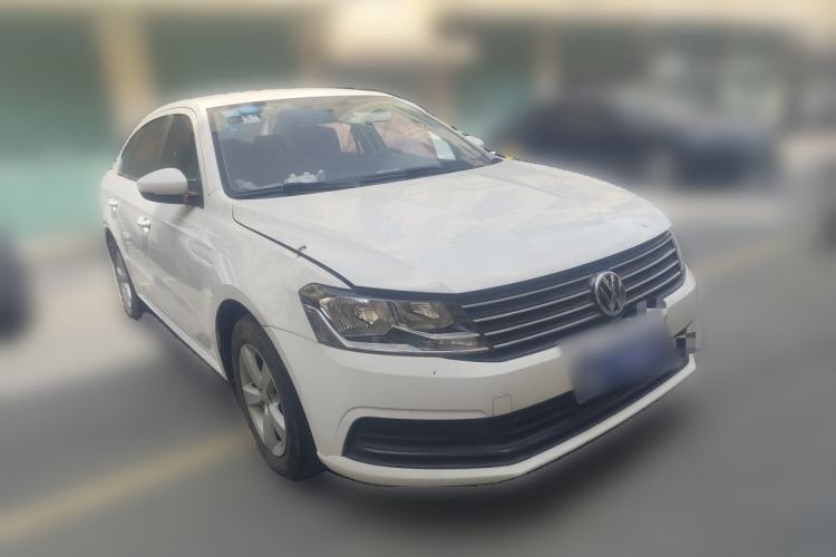Used Volkswagen Lavida 2015 1.6L Automatic Fashion Edition Front Right 45 Deg