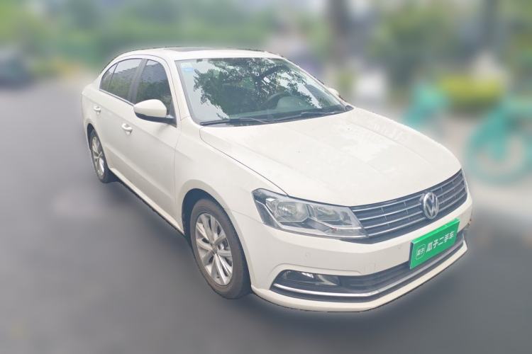 Used Volkswagen Lavida 2015 230TSI DSG Comfort Edition Front Right 45 Deg