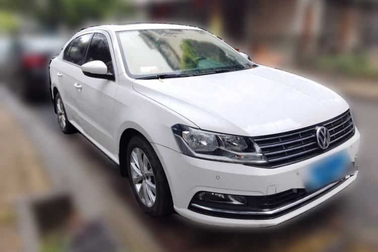 Used Volkswagen Lavida 2015 1.6L Automatic Comfort Edition Front Right 45 Deg