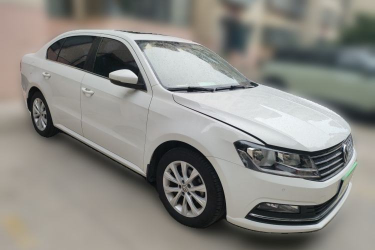 Used Volkswagen Lavida 2015 1.6L Automatic Comfort Edition Front Right 45 Deg