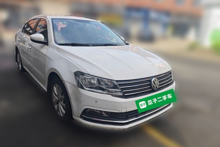 Used Volkswagen Lavida 2015 1.6L Automatic Comfort Edition Front Right 45 Deg