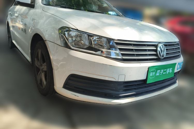 Used Volkswagen Lavida 2015 1.6L Manual Fashion Edition Front Right 45 Deg